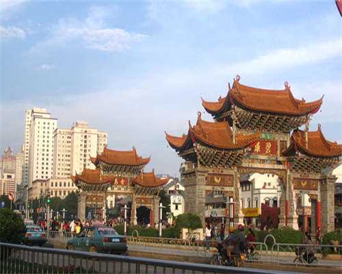 武汉49岁做三代试管费用大概是多少？附费用标准一览！